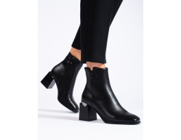 Zajímavé černé  kotníčkové boty dámské na širokém podpatku