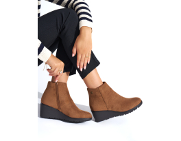 Trendy hnědé dámské  kotníčkové boty na klínku