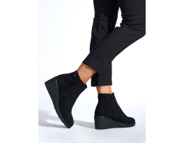 Módní dámské  kotníčkové boty černé na klínku