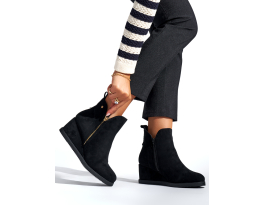 Jedinečné černé dámské  kotníčkové boty na klínku